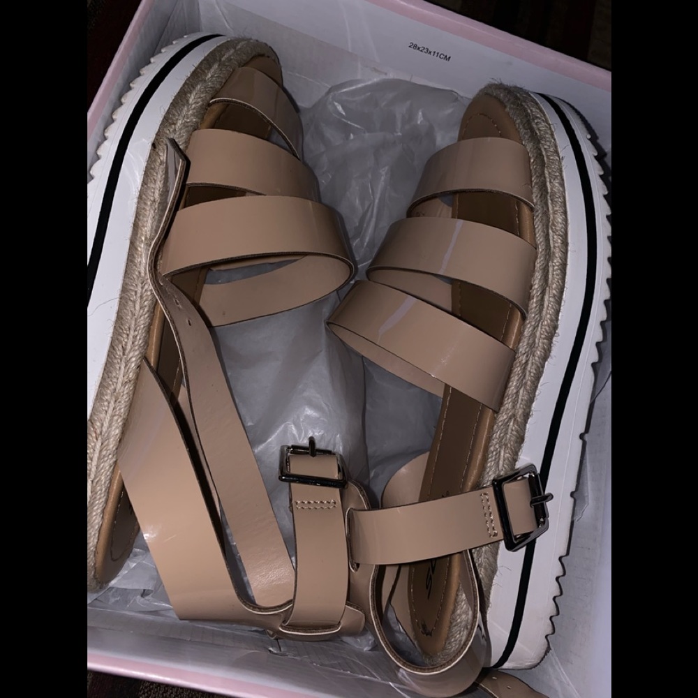 Soda Dani Wedges Tan